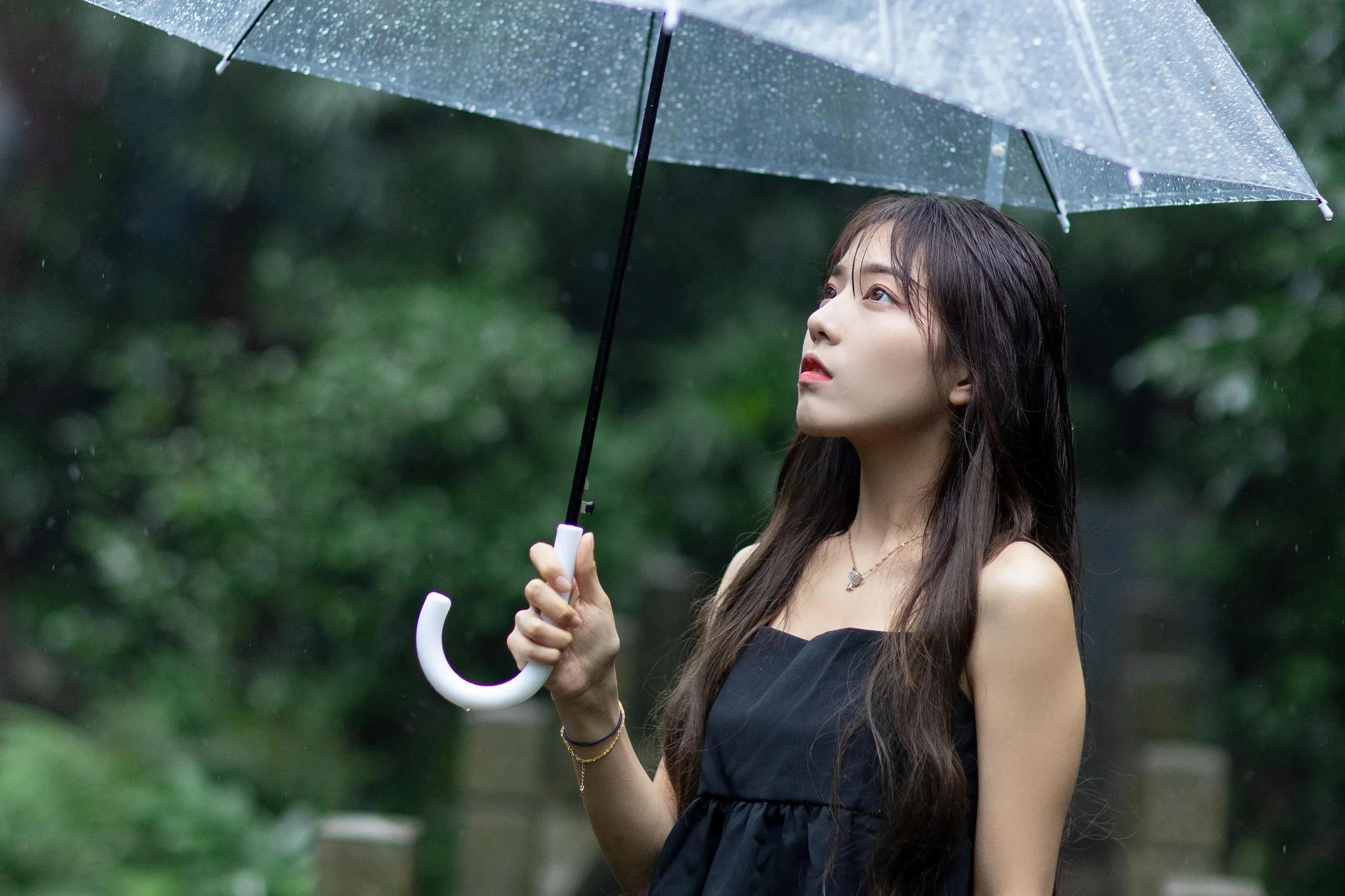 [艺图语] 2022.06.27 透明伞 沐菡 [26P]插图3